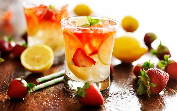 Çilekli Limonata sunumu
