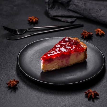 Frambuazlı Cheesecake sunumu