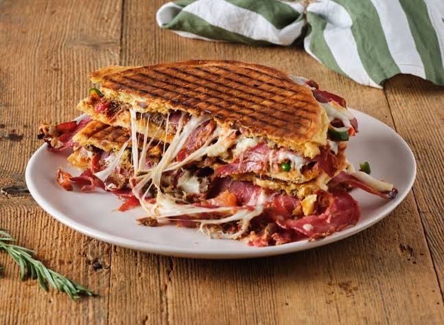 Karışık Tost sunumu