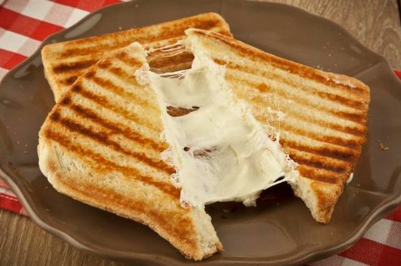 Kaşarlı Tost sunumu